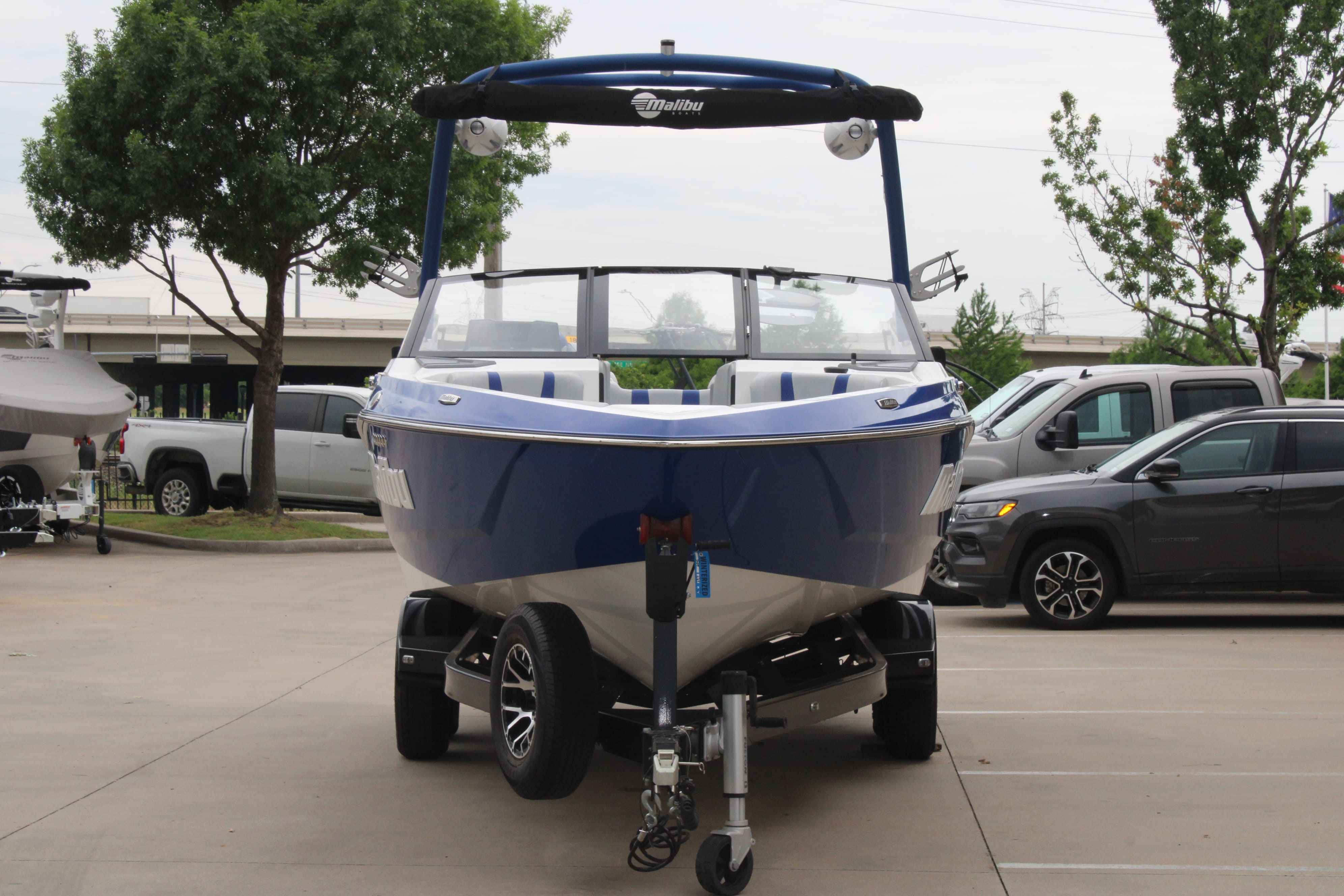 2023 Malibu 22 LSV