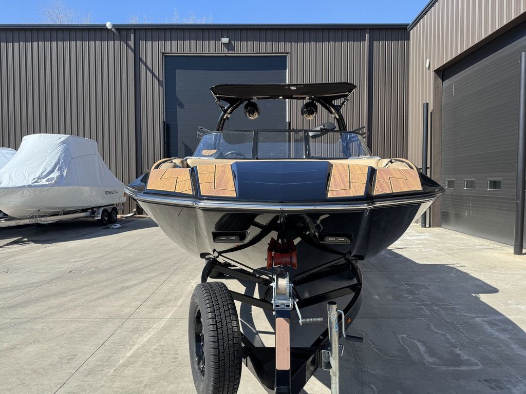 2022 MOOMBA Makai