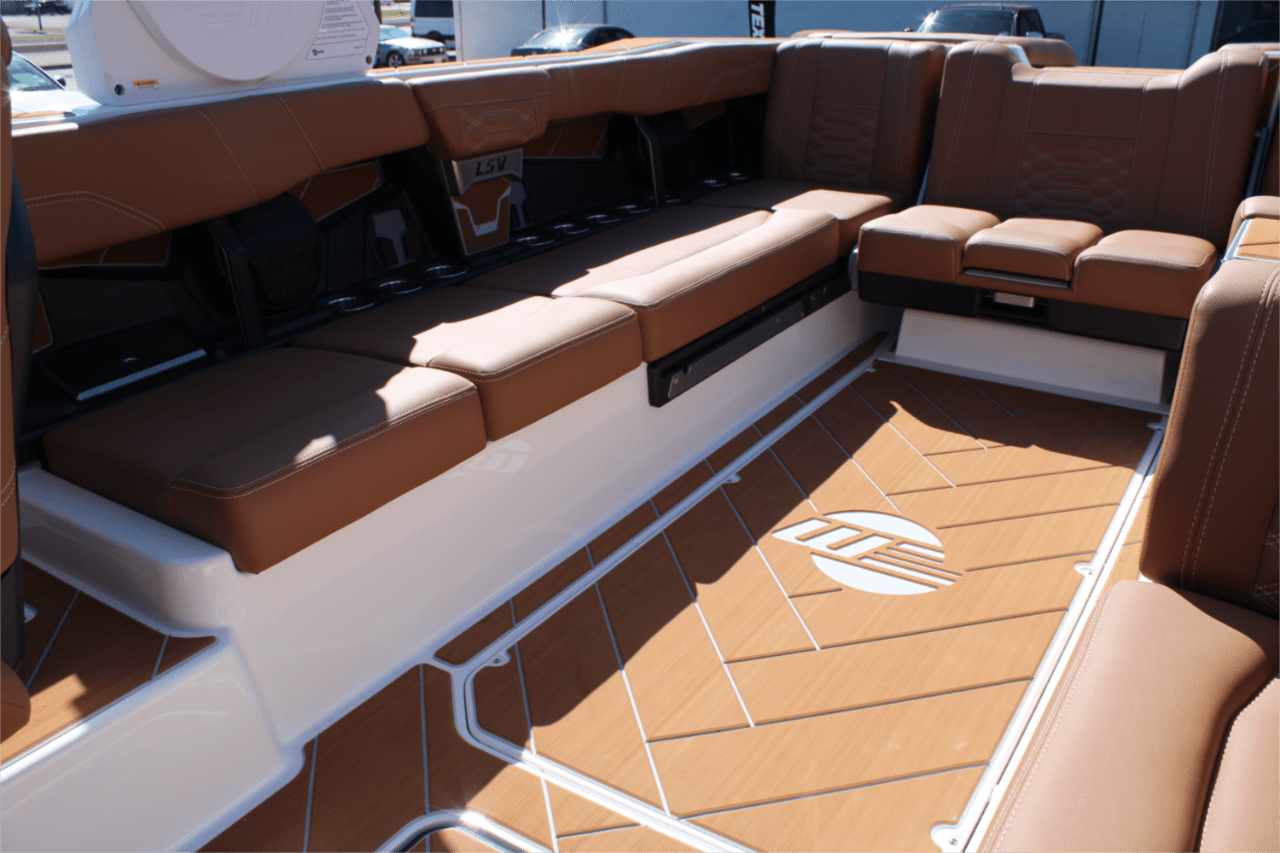 2025 Malibu 26 LSV