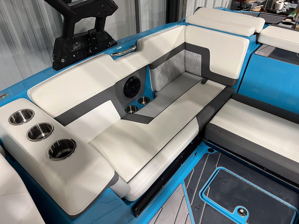 2023 Heyday Wake Boats H22