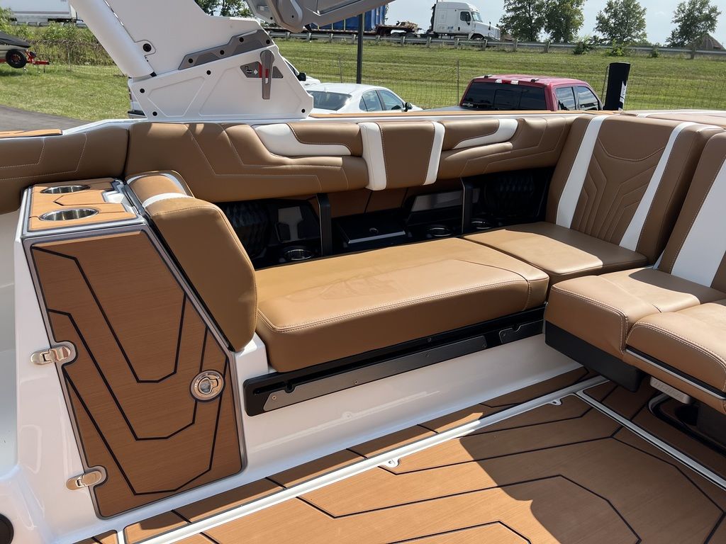 2025 Malibu Boats 25 LSV