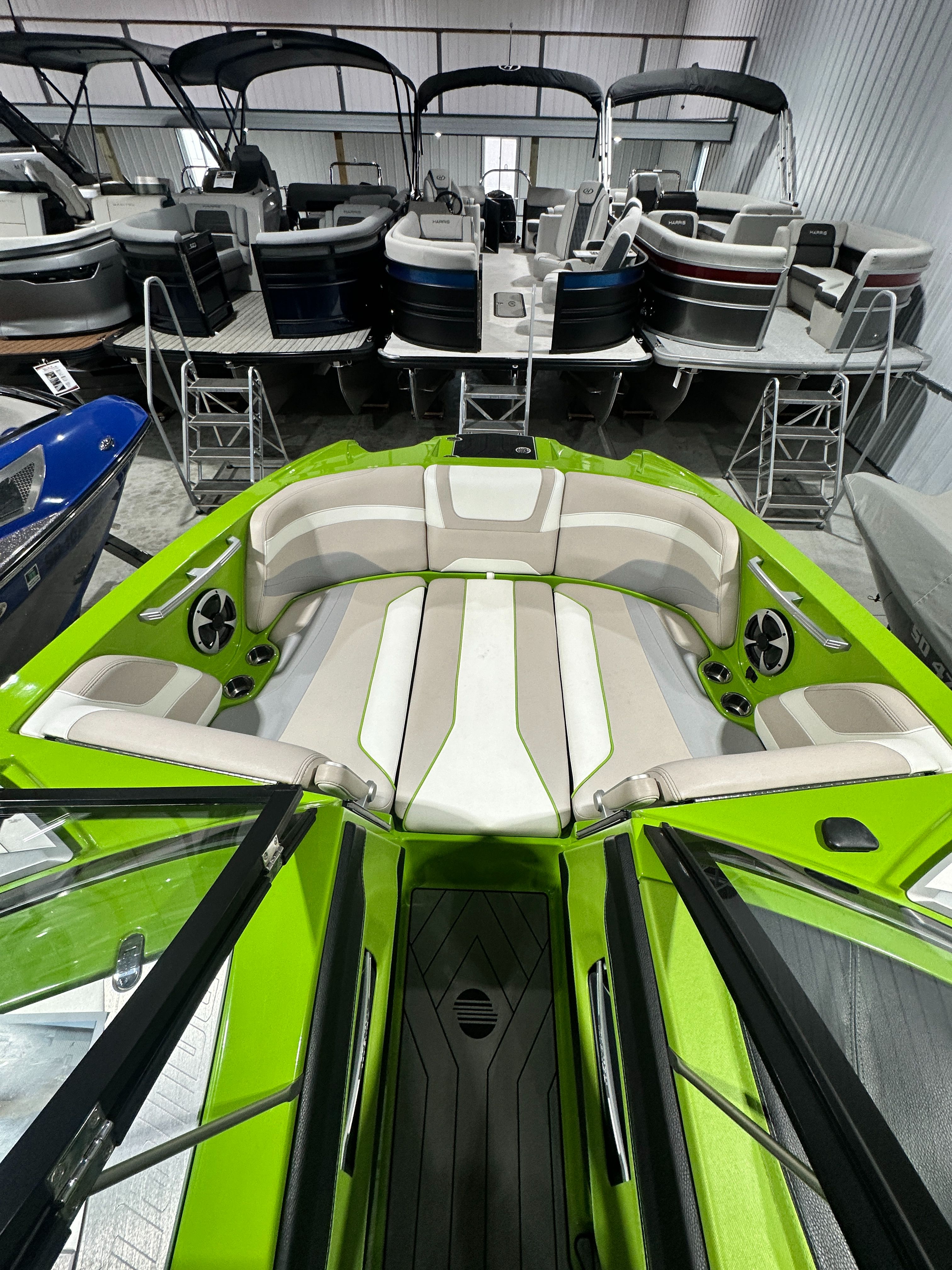 2017 Malibu Wakesetter 22 MXZ