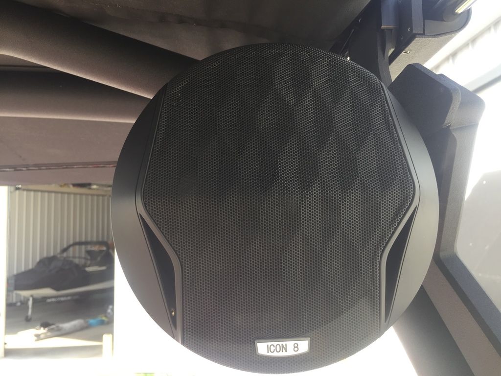 2022 Malibu Boats 21 LX Icon