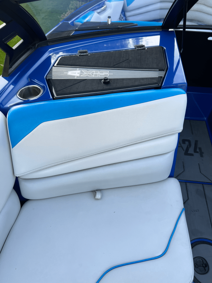 Axis Boats A24 V-Drive 24 2018