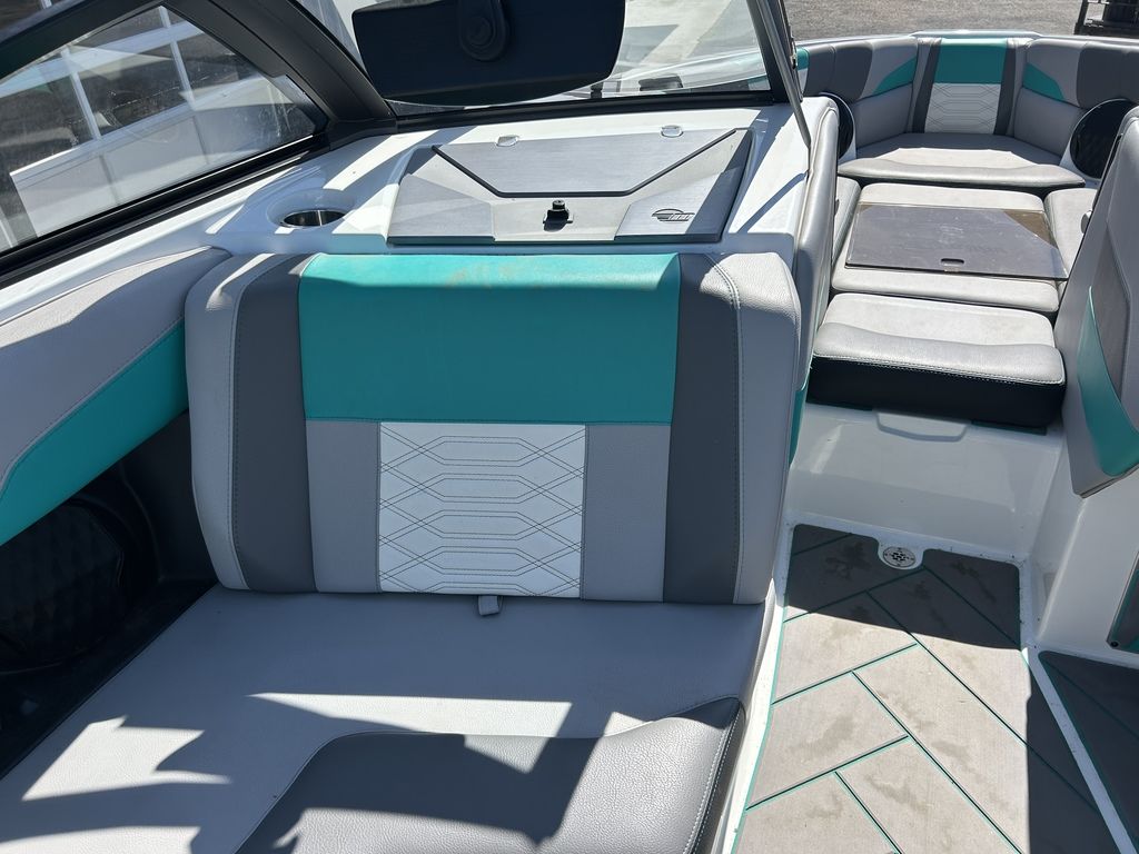 2022 Malibu Boats 25 LSV