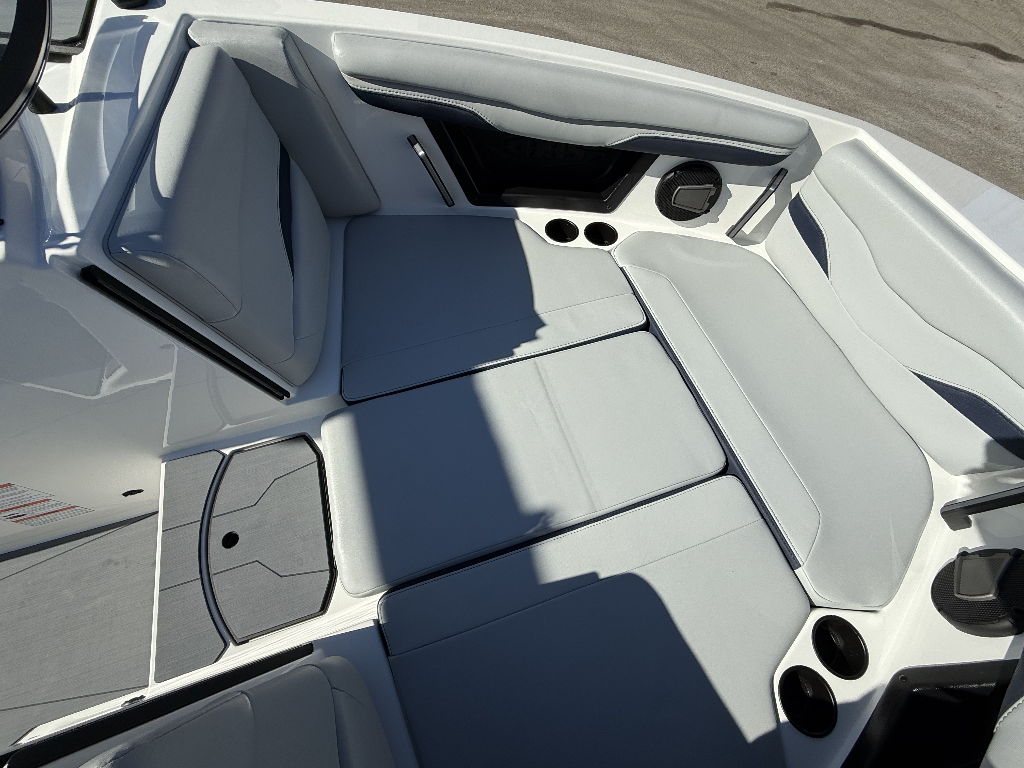 2025 Axis T250