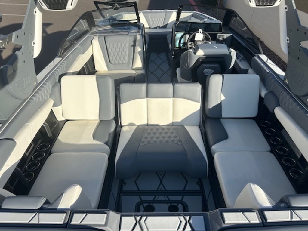 2025 Malibu Boats M230