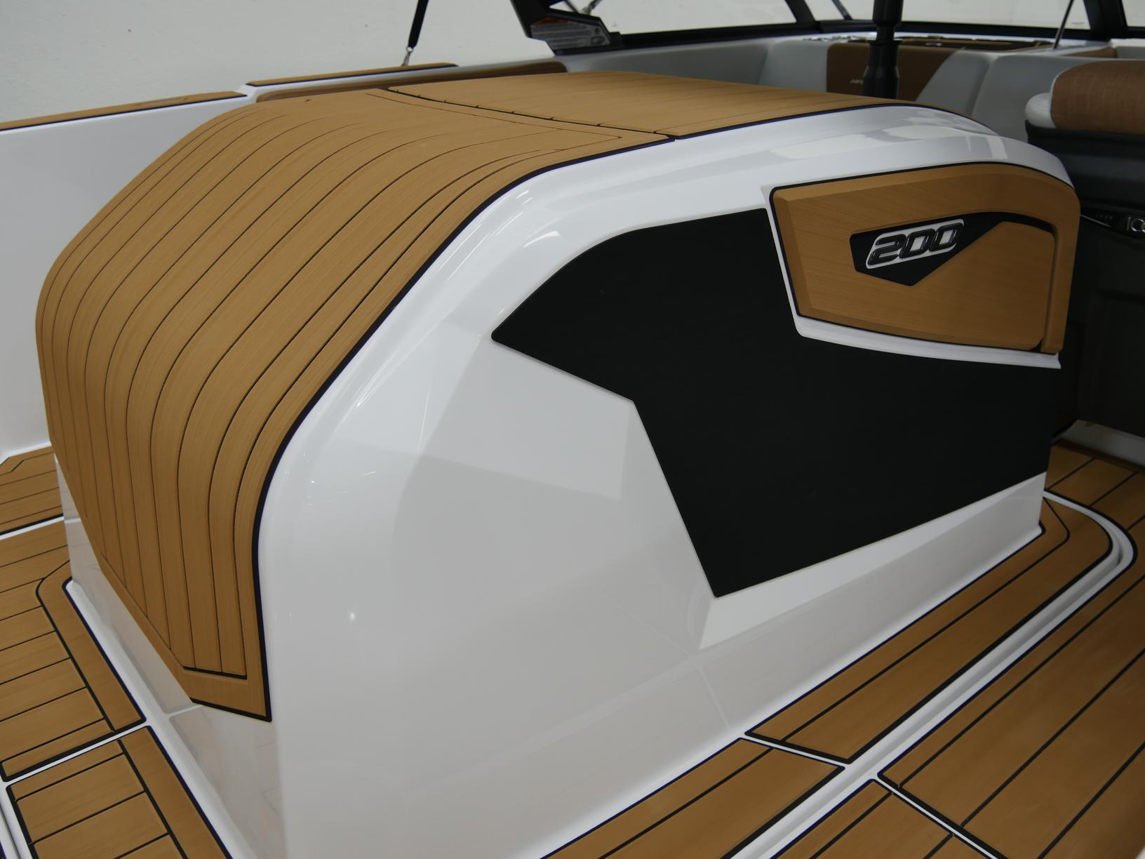 2025 Nautique 200