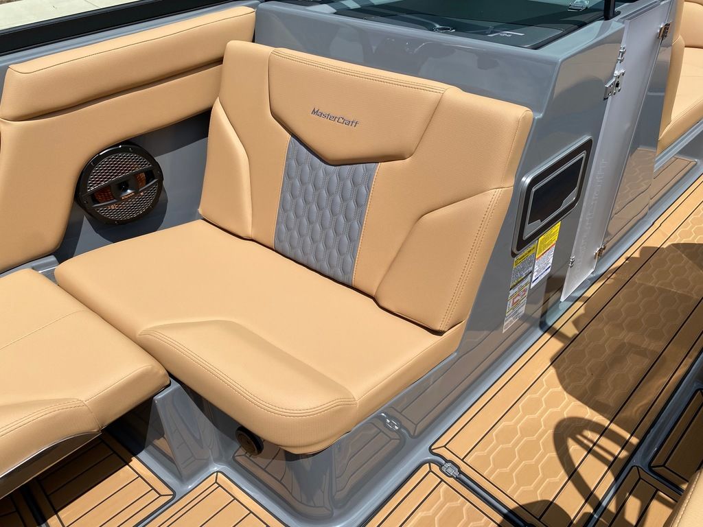 2025 MasterCraft XT24