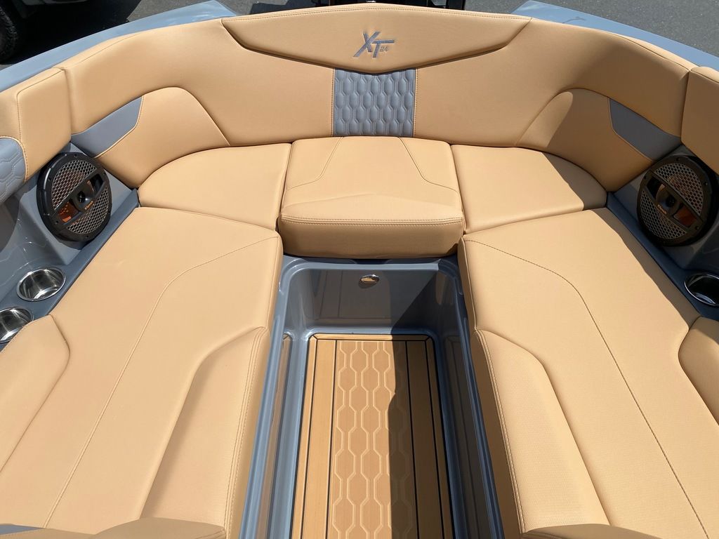 2025 MasterCraft XT24