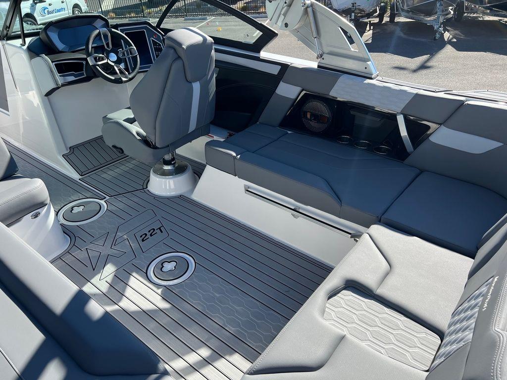 2024 MasterCraft XT22 T