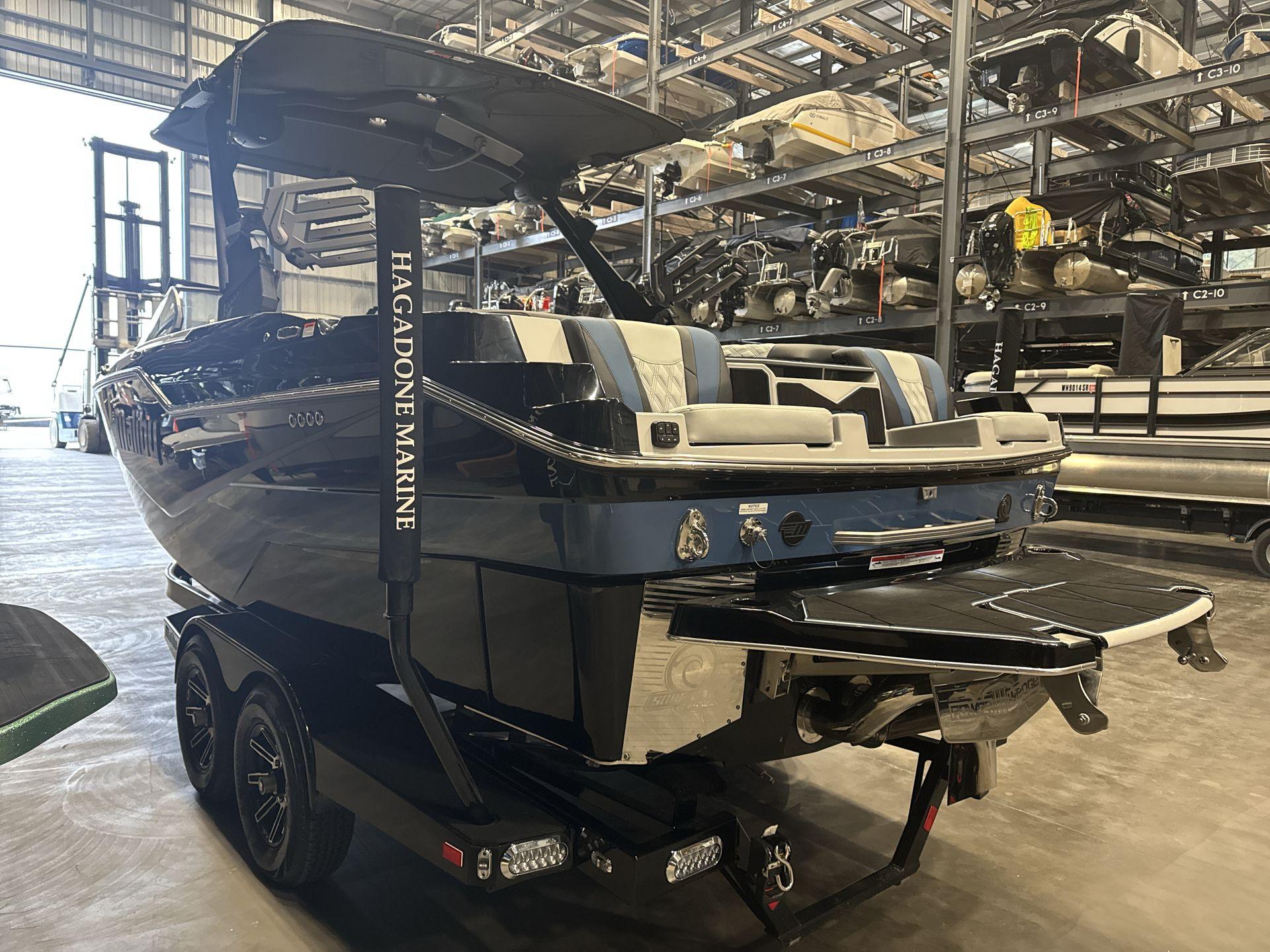 2025 Malibu M230