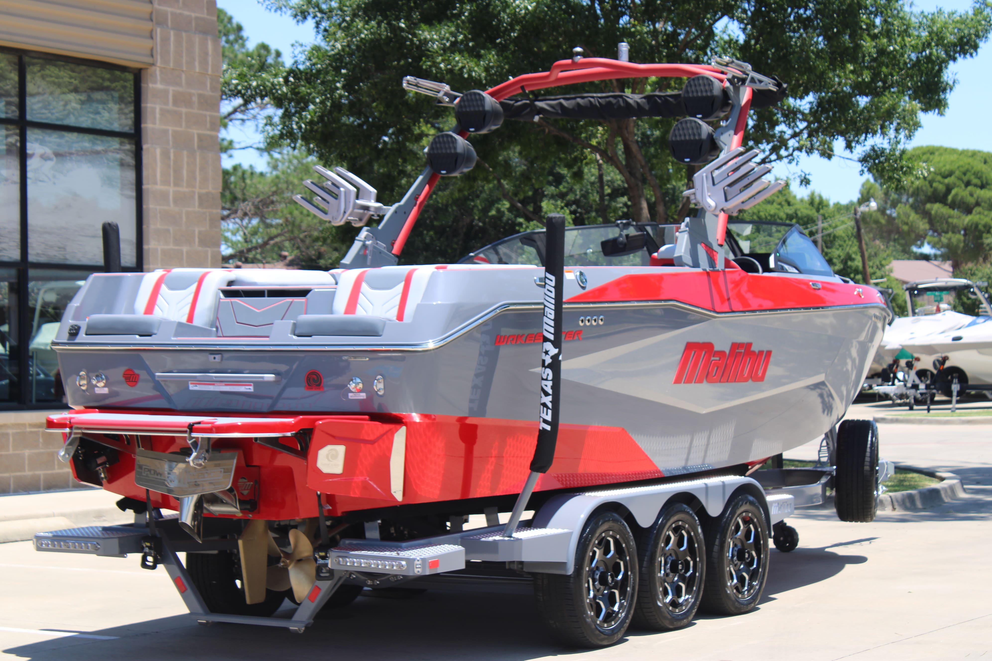 2025 Malibu 25 LSV
