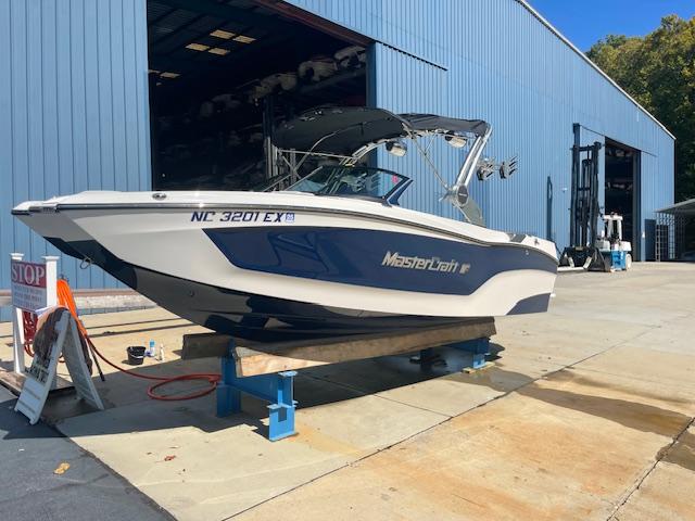 2022 Mastercraft XT22 ONLY 51 HRS!