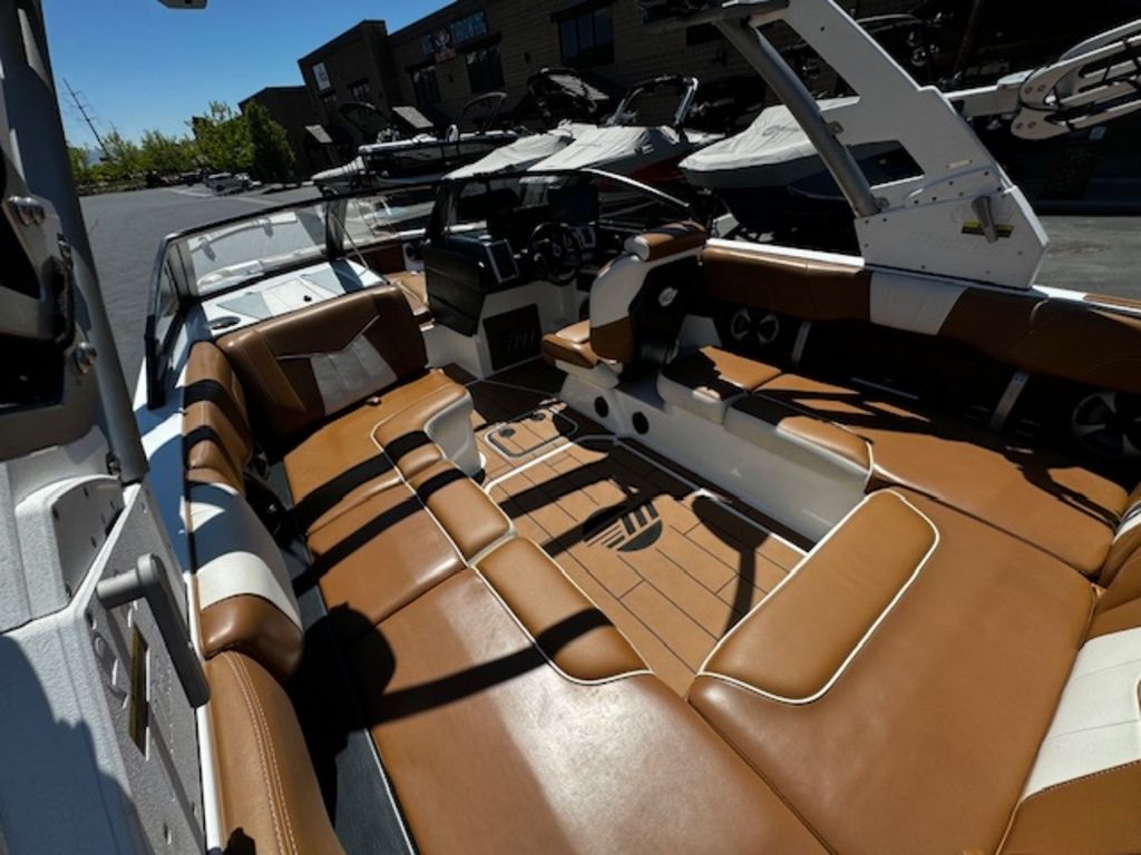 2020 Malibu Boats 23 MXZ Icon