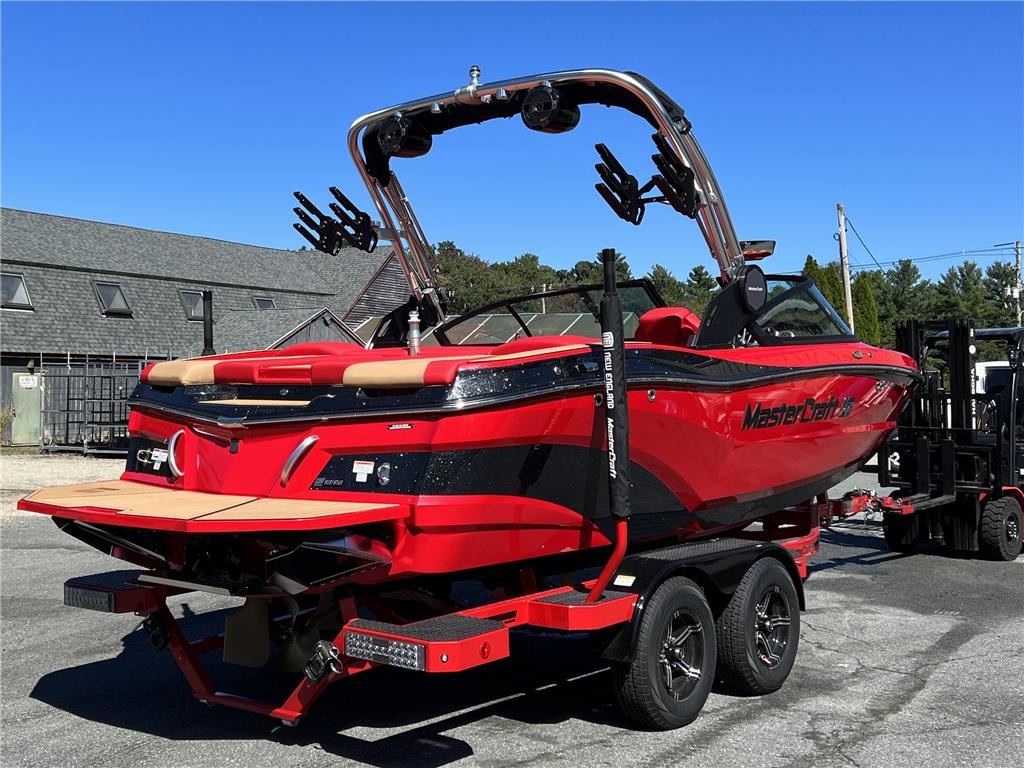 2022 MasterCraft XT20 - Immaculate