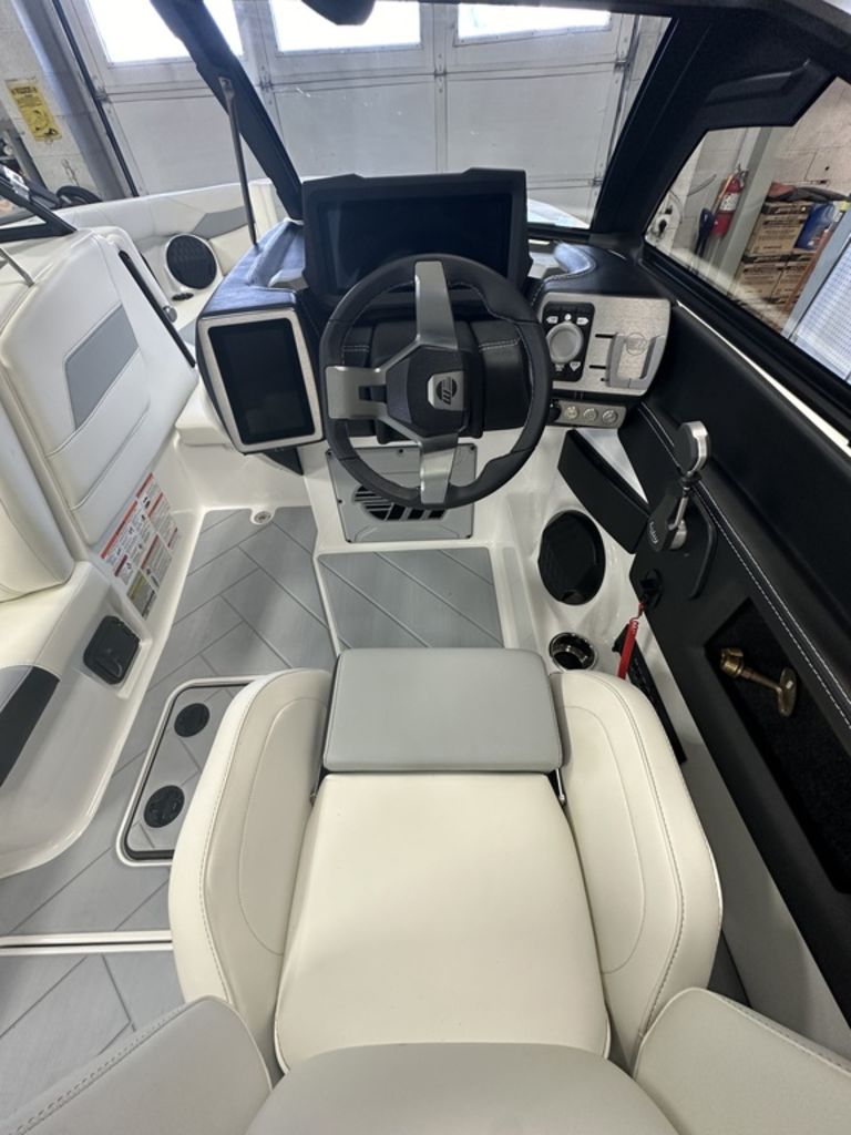 2024 Malibu Boats 23 LSV