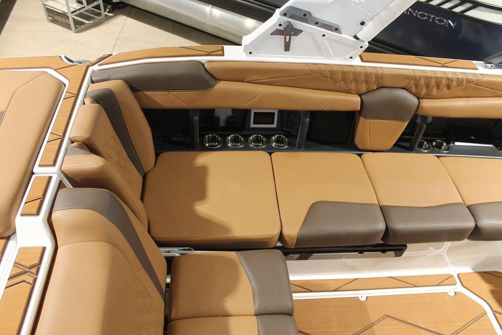 2025 Malibu M230
