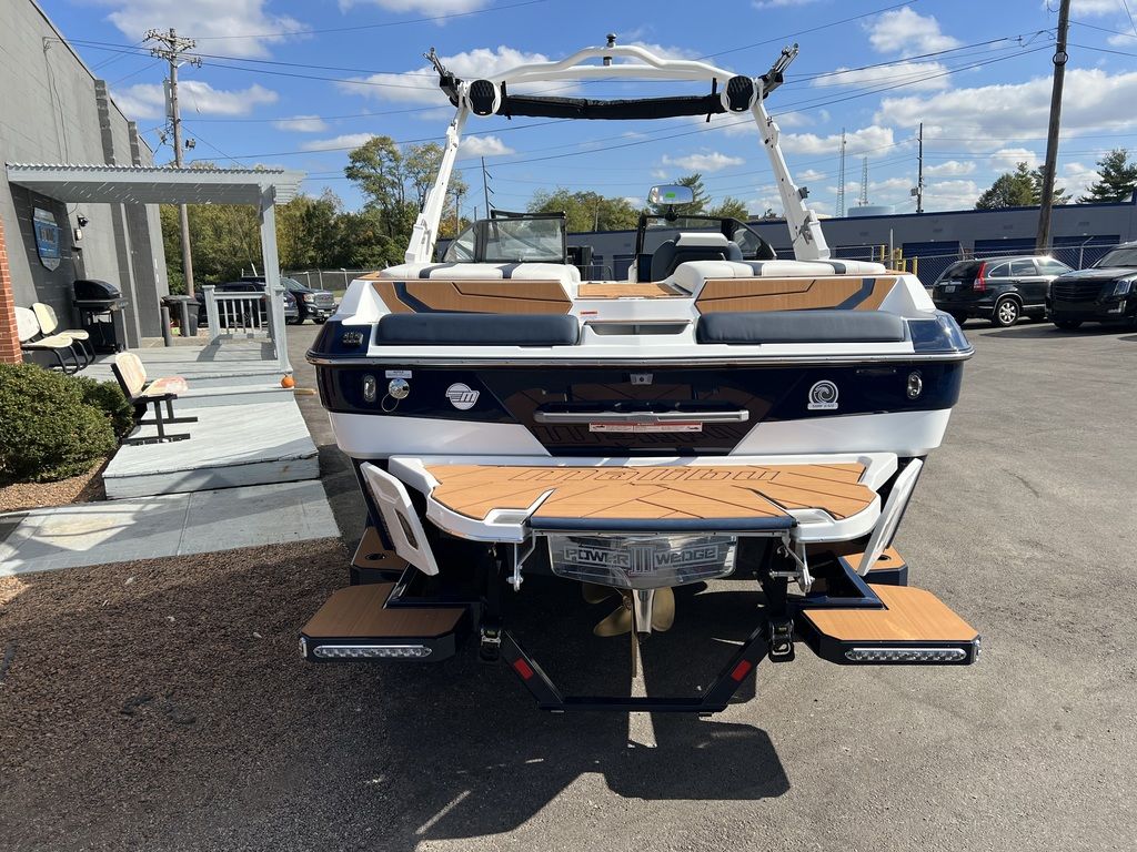 2025 Malibu Boats 22 LSV