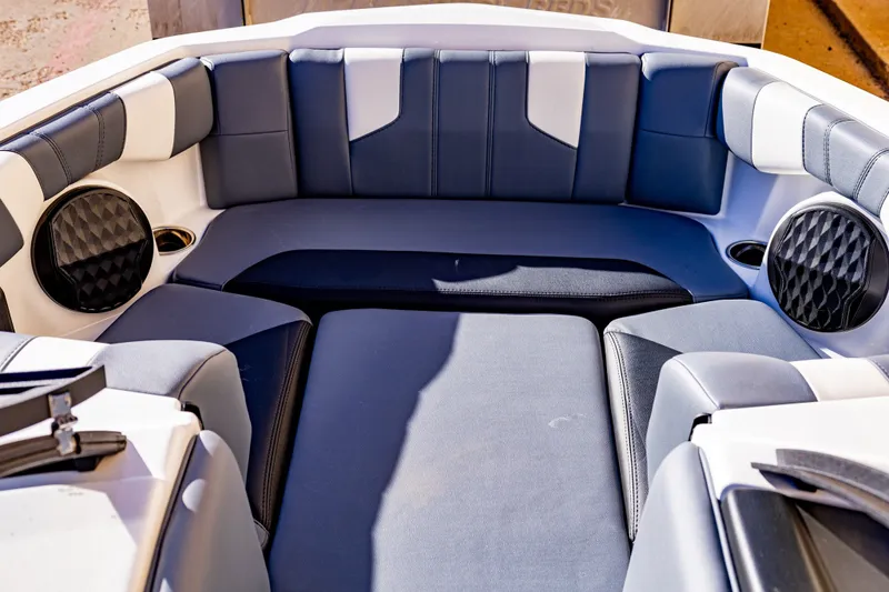 2024 MALIBU 21 LX Icon
