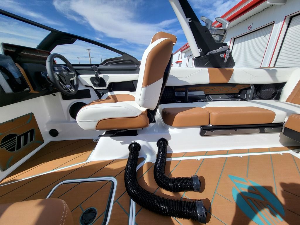 2025 Malibu Boats 23 LSV