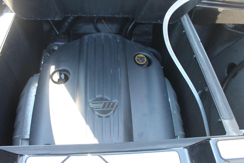 2023 Malibu 22 LSV