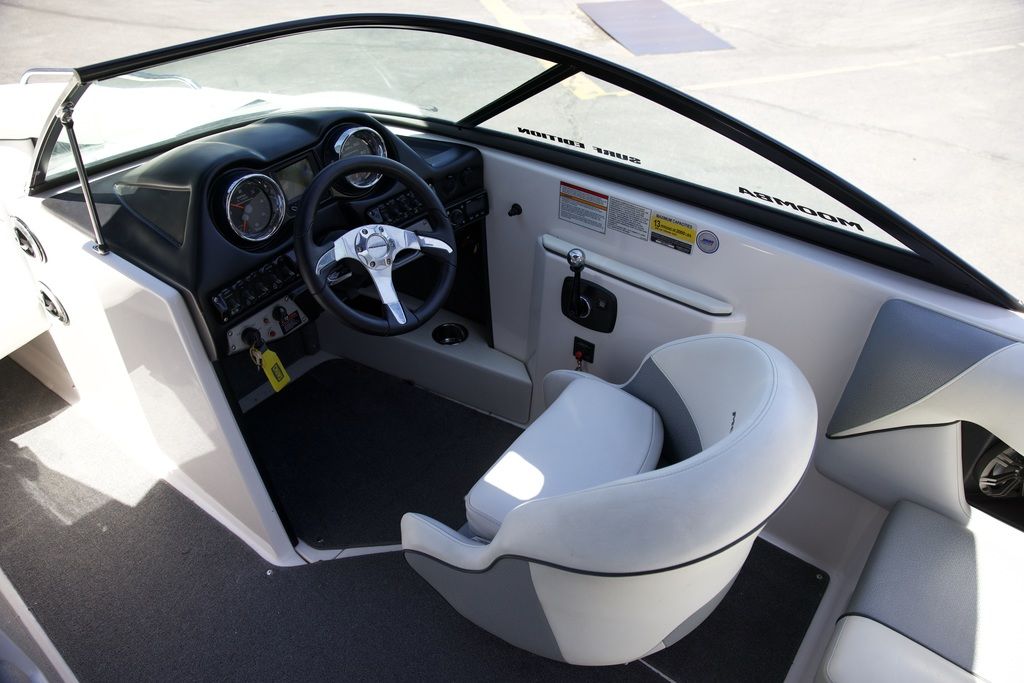 2015 MOOMBA Mondo