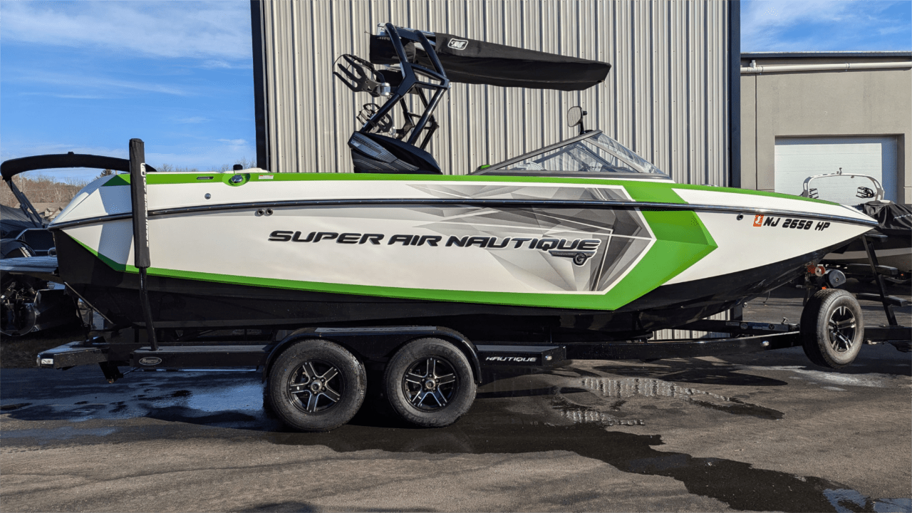 2016 Nautique G23 w/ Trailer