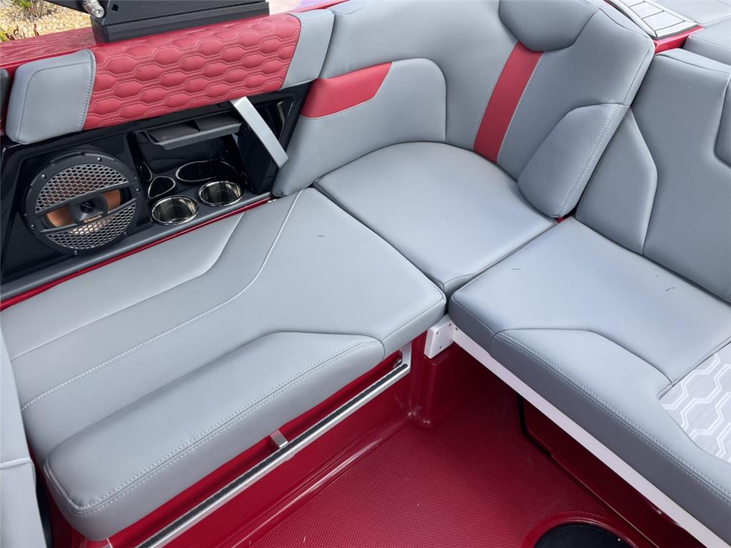 2023 MasterCraft XT20
