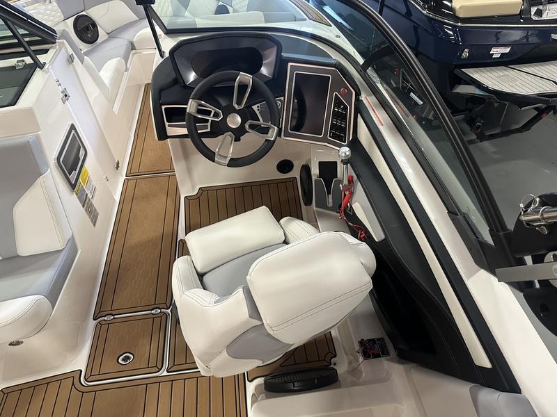 NEW 2024 MasterCraft XT25