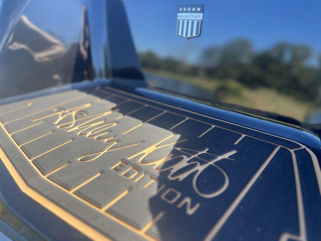 2024 MasterCraft XT23 Ashley Kidd Edition