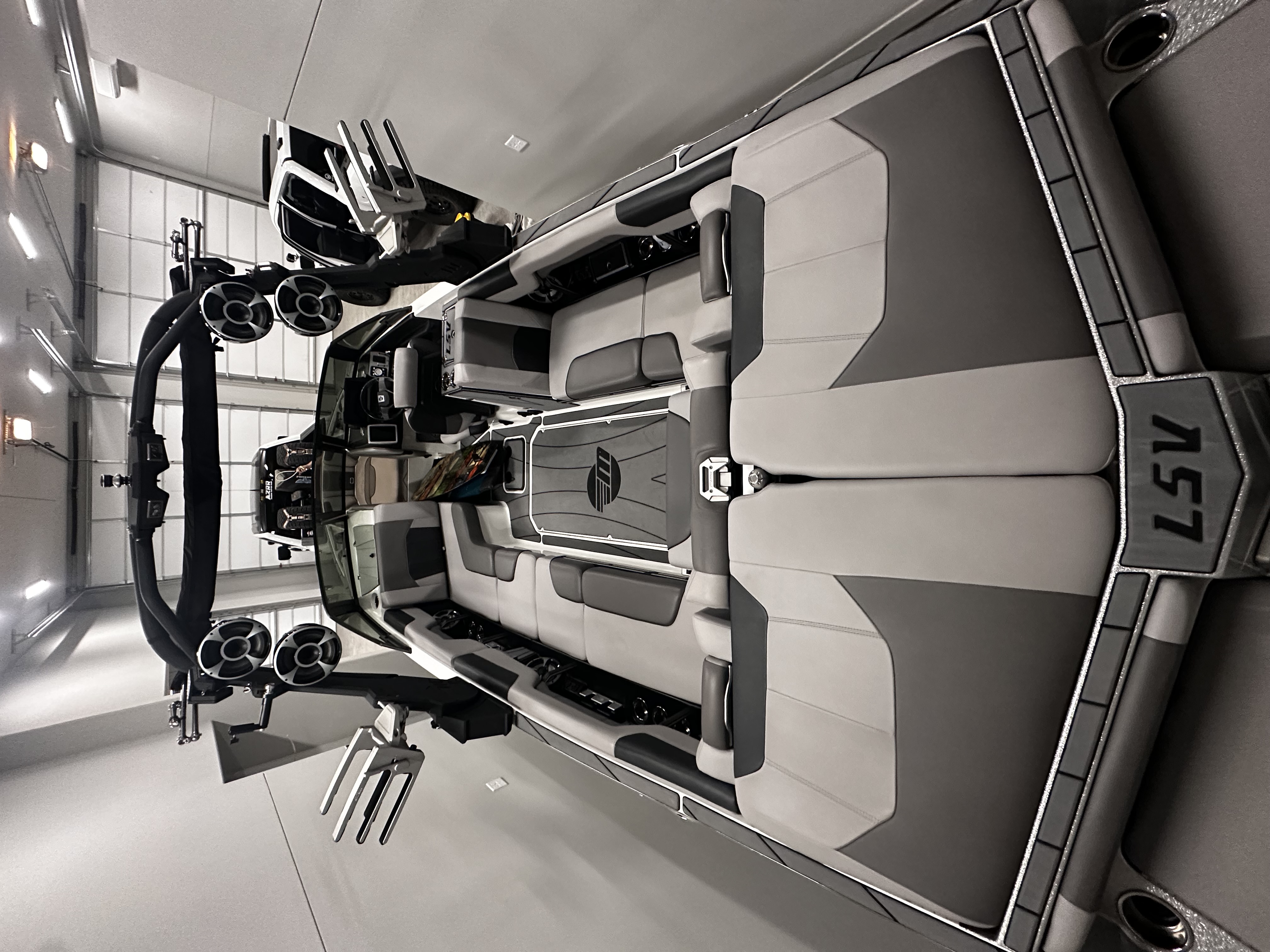 2021 Malibu Wakesetter 25 LSV Icon