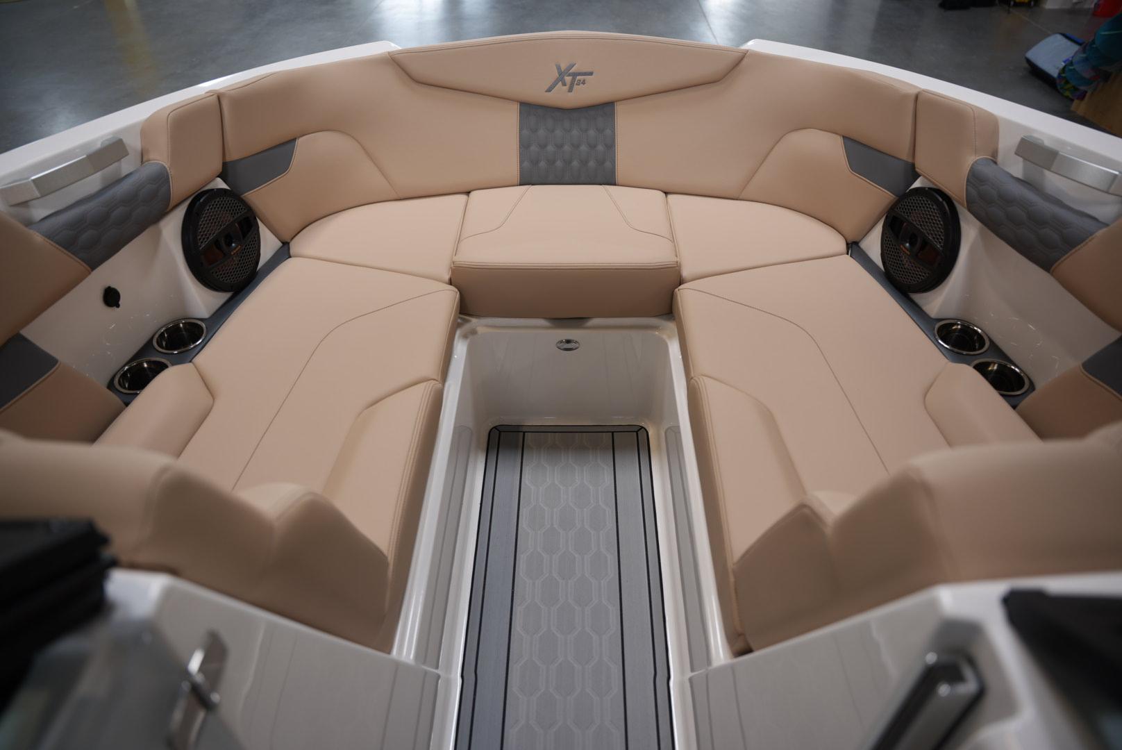 2025 MasterCraft XT24 - New Arrival!