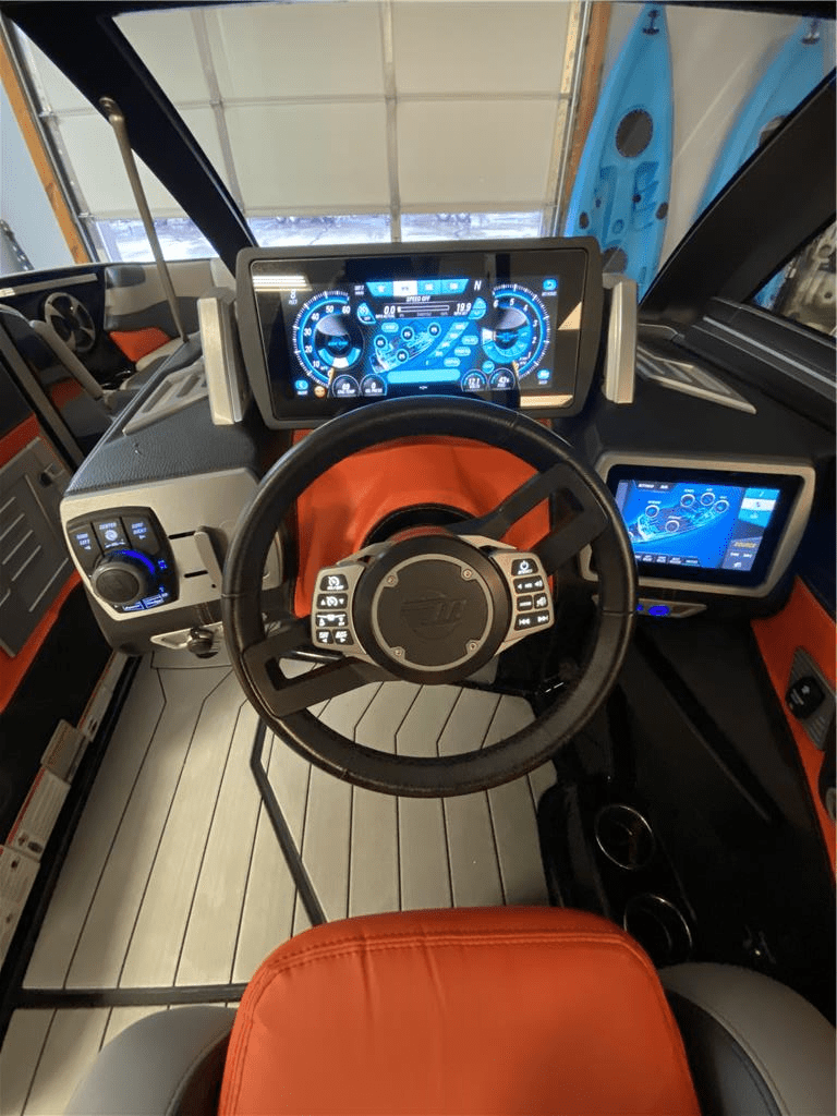 2018 Malibu Boats M235