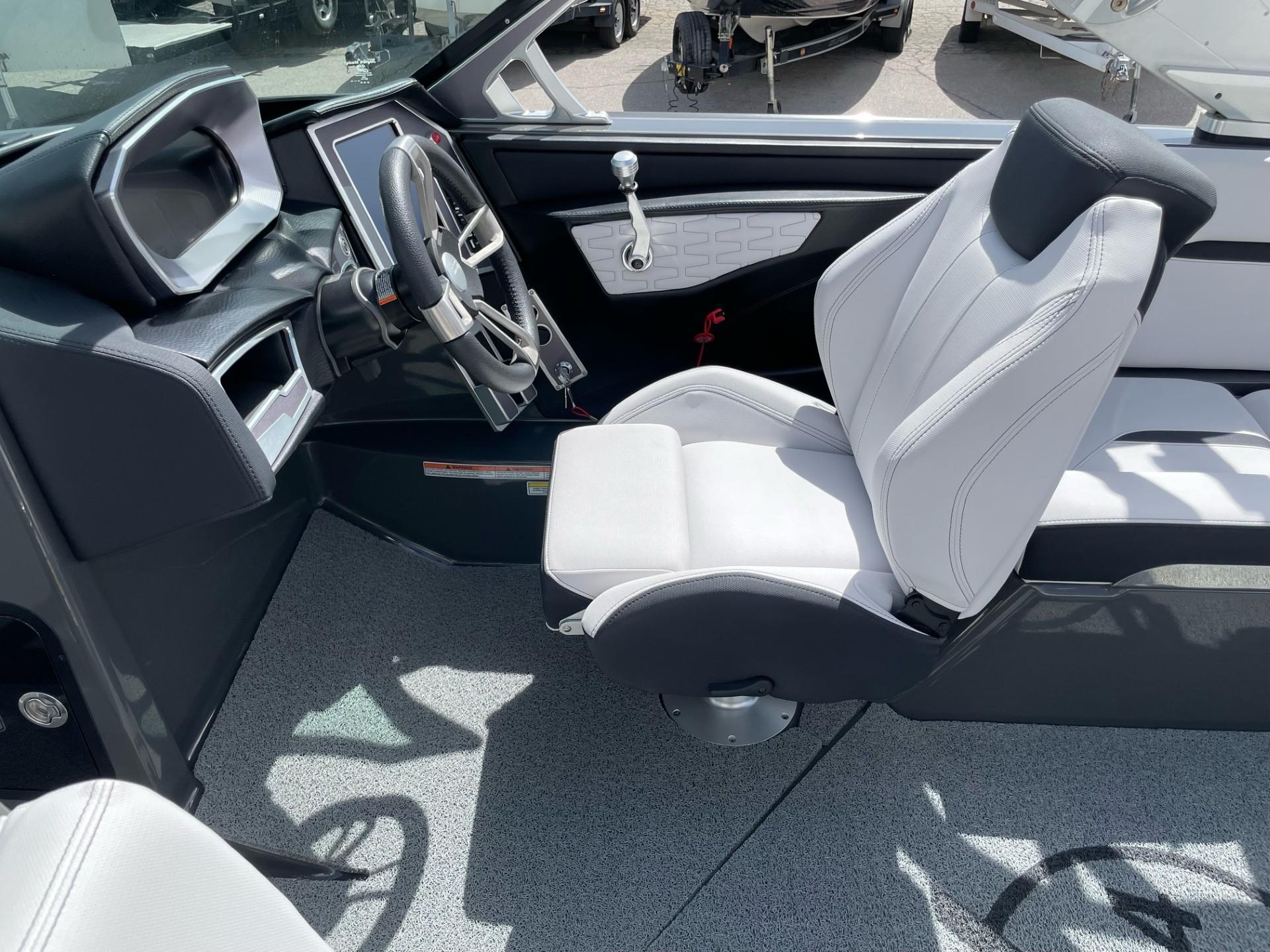 2021 MasterCraft X24