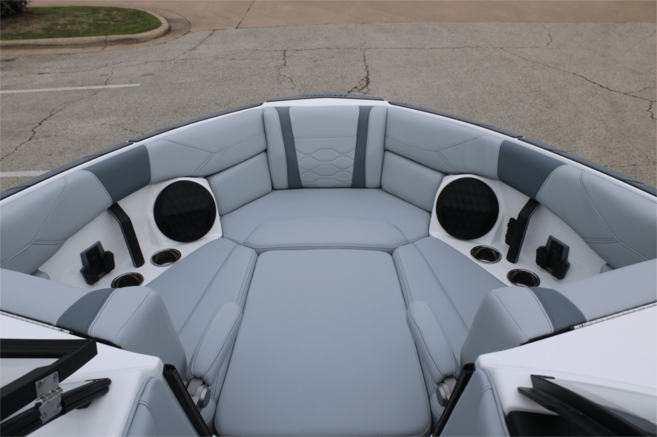 2025 Malibu 23 LSV