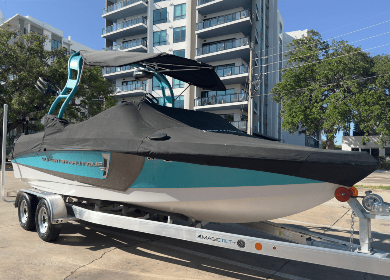 2015 Nautique 210