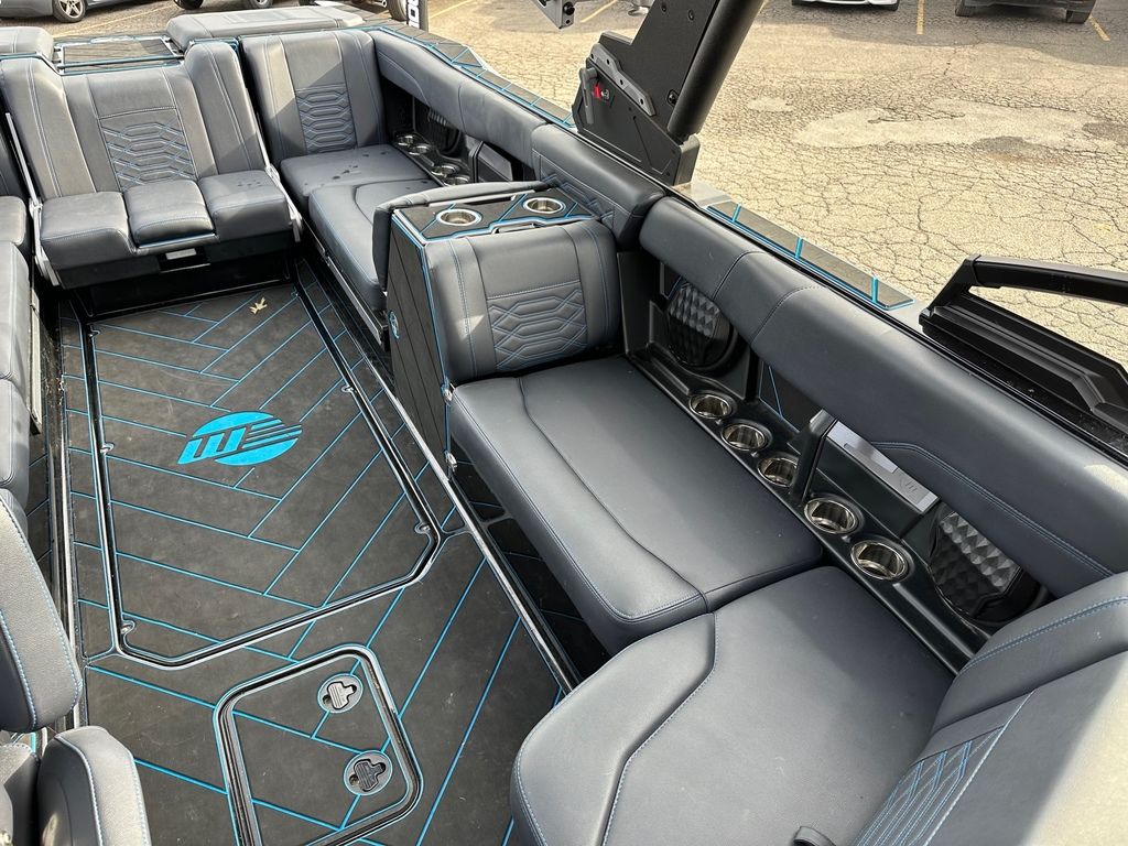 2023 Malibu Boats 26 LSV