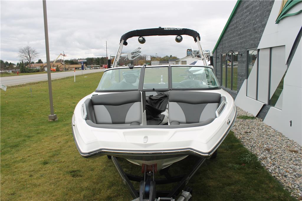 2017 MasterCraft XT20