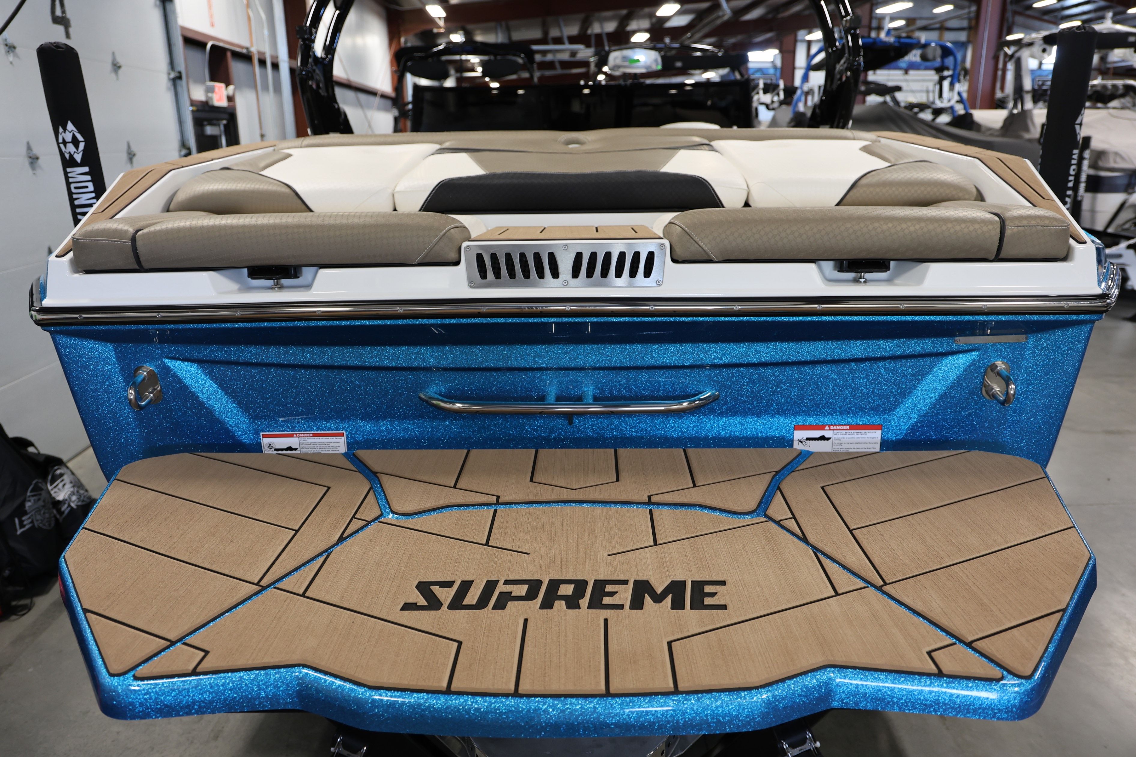 2025 Supreme Boats S220 Icon