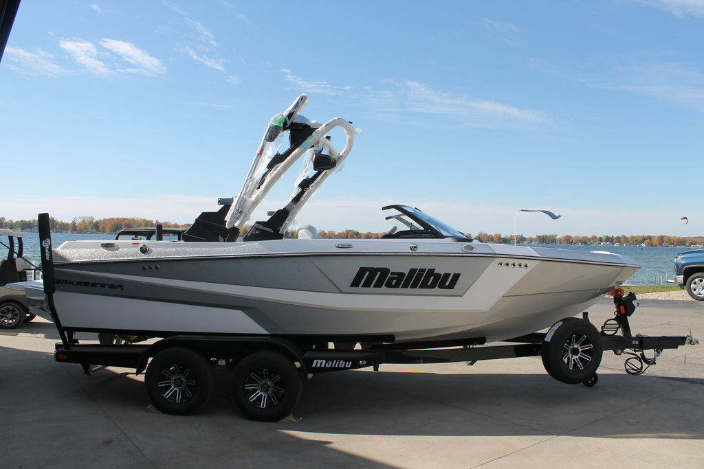 2025 Malibu Boats 21 LX