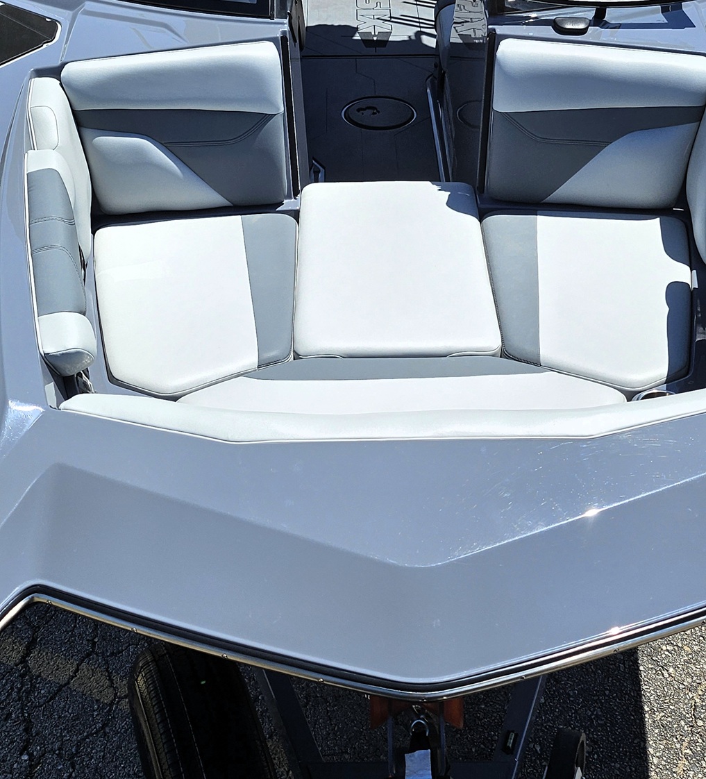 2021 Axis A20     Low Hours  Loaded with options