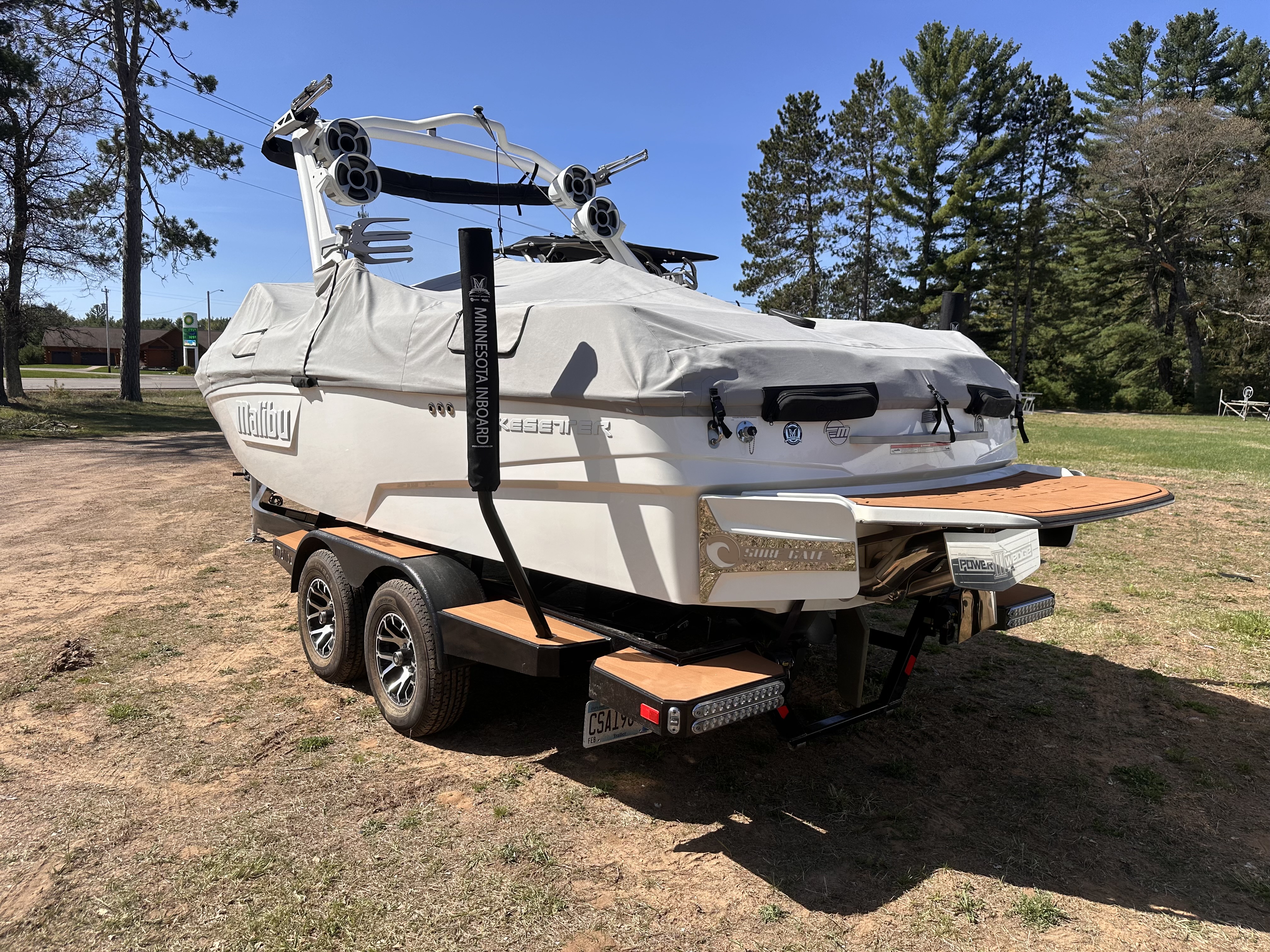 2021 Malibu 23 LSV M6Di Icon