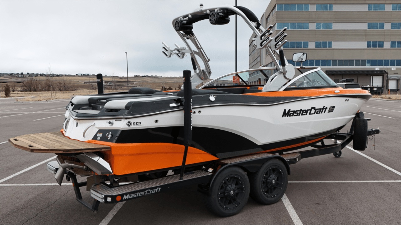 2017 MasterCraft XT23 6.2L GDI Engine!