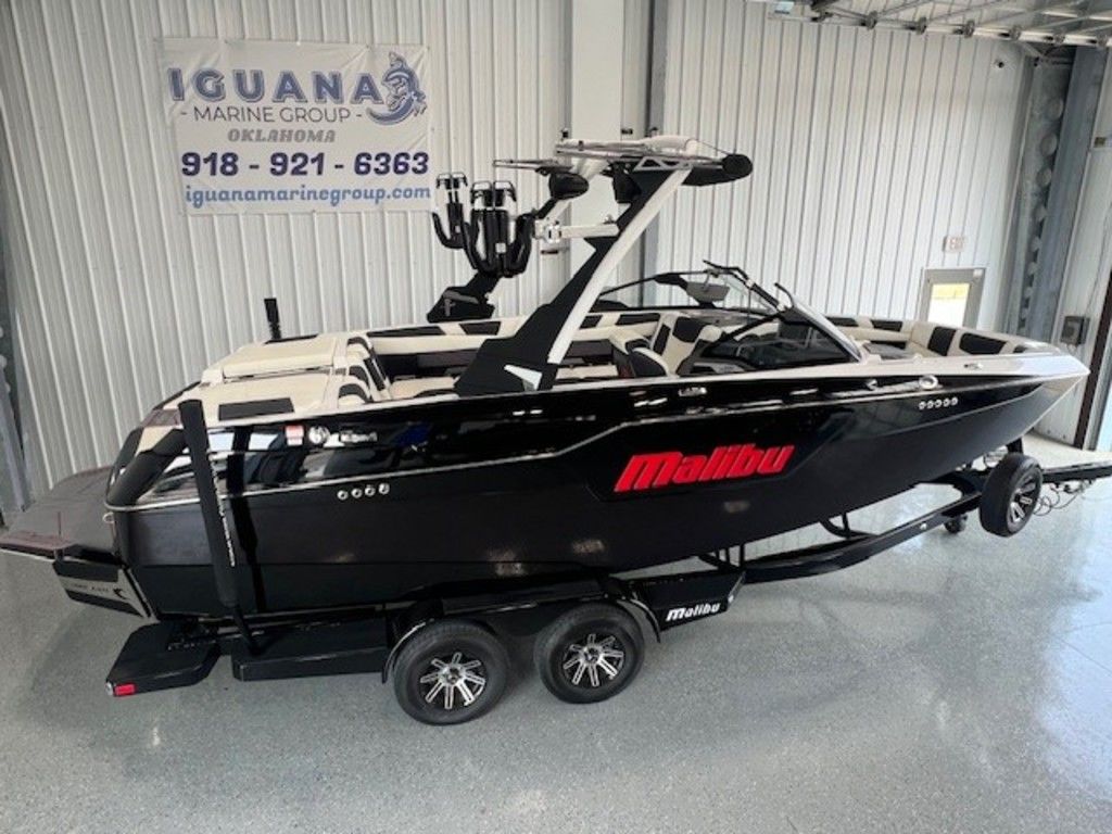 2024 Malibu Boats M220
