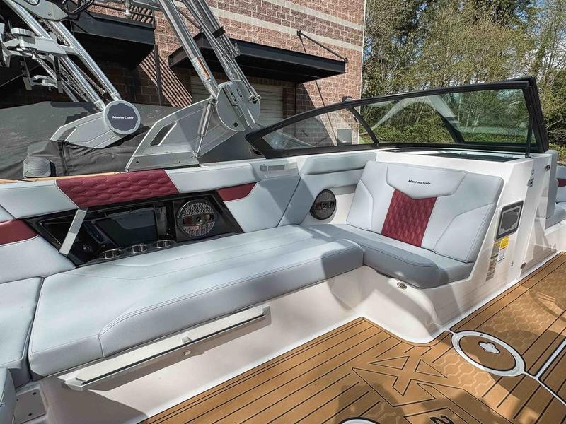 NEW 2024 MasterCraft XT22 T