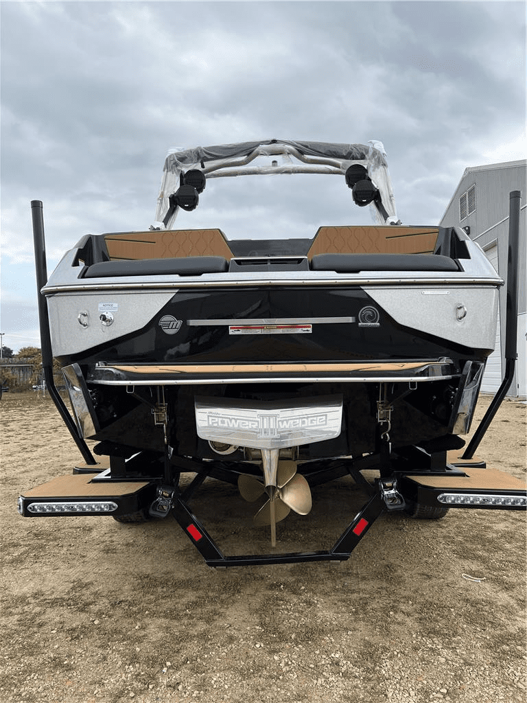 NEW 2024 MALIBU M220 WAKESETTER w/ M6DI and TRAILER