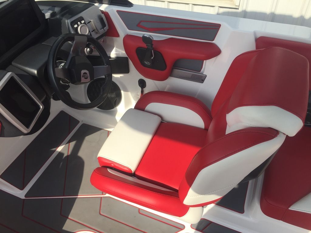 2022 Malibu Boats 21 LX Icon