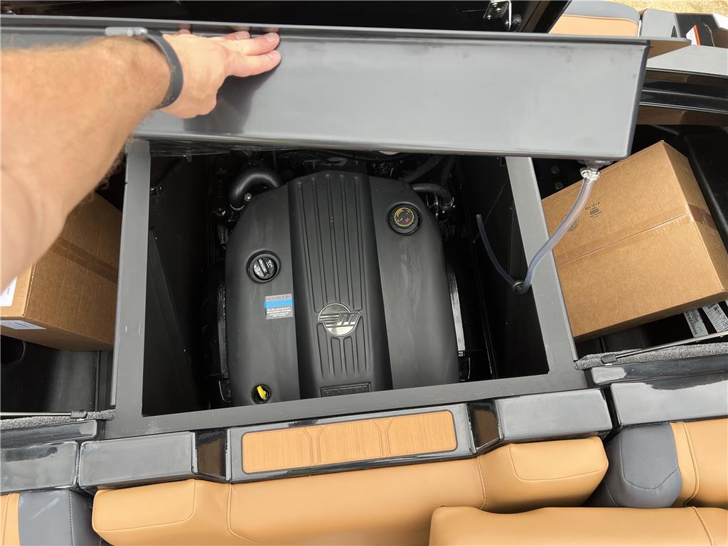 NEW 2024 MALIBU M220 WAKESETTER w/ M6DI and TRAILER