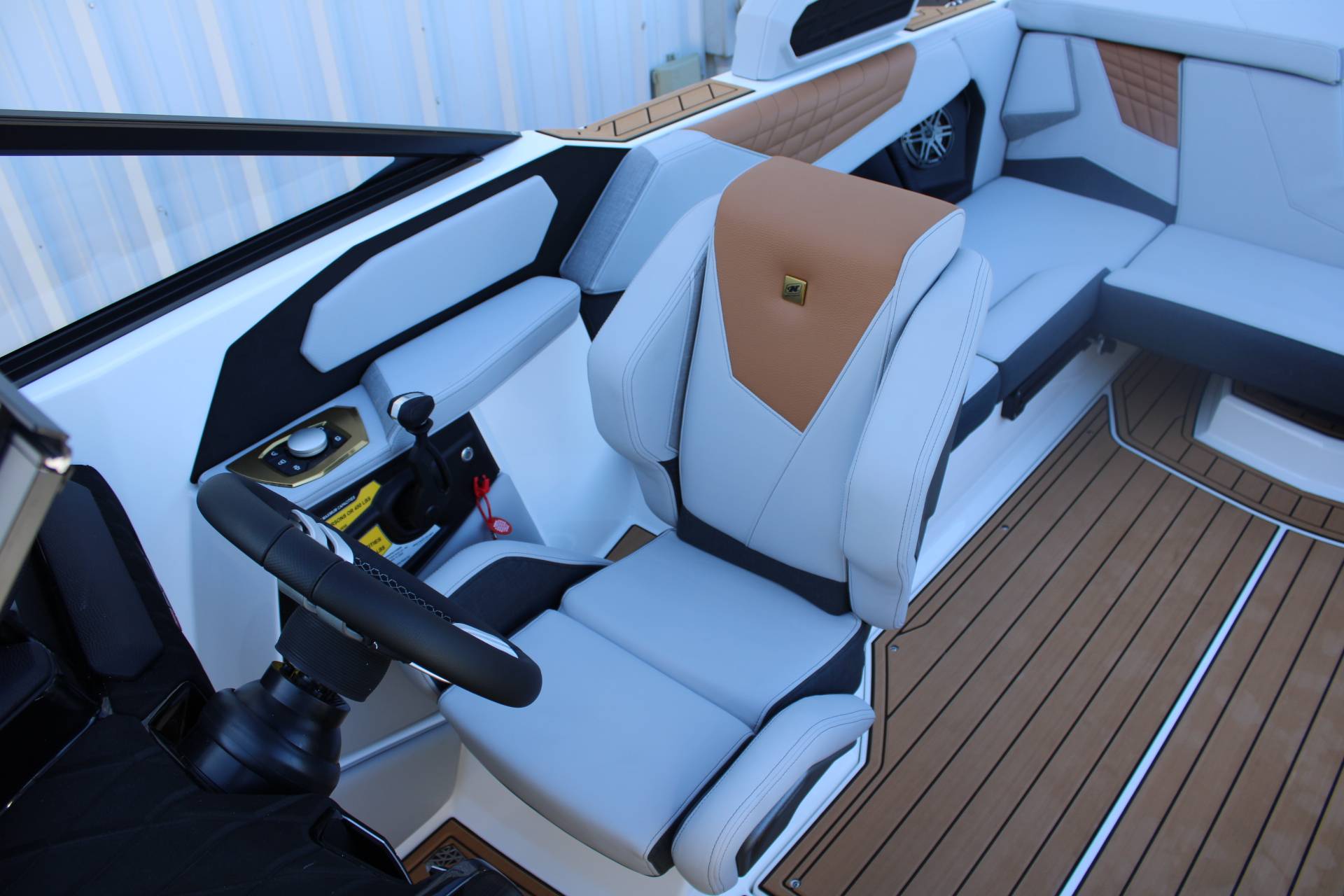 2025 Nautique S21